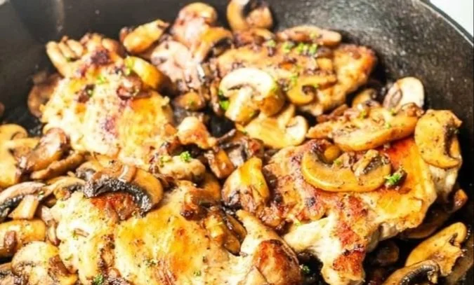 Delicious boneless skinless chicken thighs ready to be served